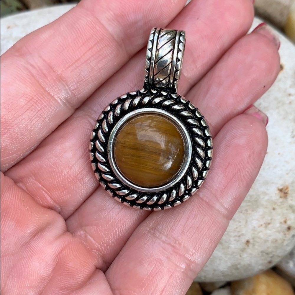 Premier Designs Silver-tone & Tigers Eye Pendant - Picture 5 of 11